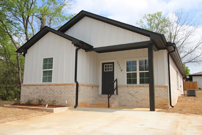 Building Photo - Coming Soon! 3 Bed 2 Bath Town Home in Tyler, Tx!