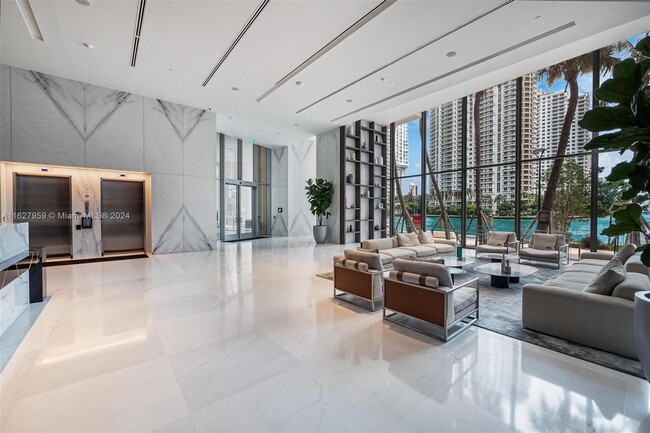 Building Photo - 300 Biscayne Boulevard Way