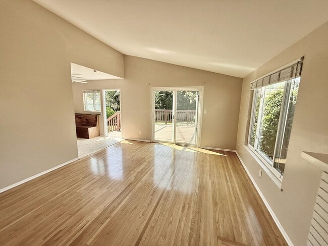 Building Photo - 4 Bed 2 Bath Home with Large Yard in Pacific Beach!