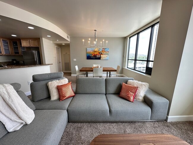 Building Photo - 450 N Arlington Ave