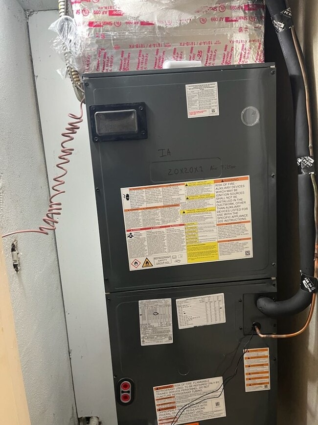 Building Photo - For Rent 4-Bedroom, 2-Bathroom single-family home