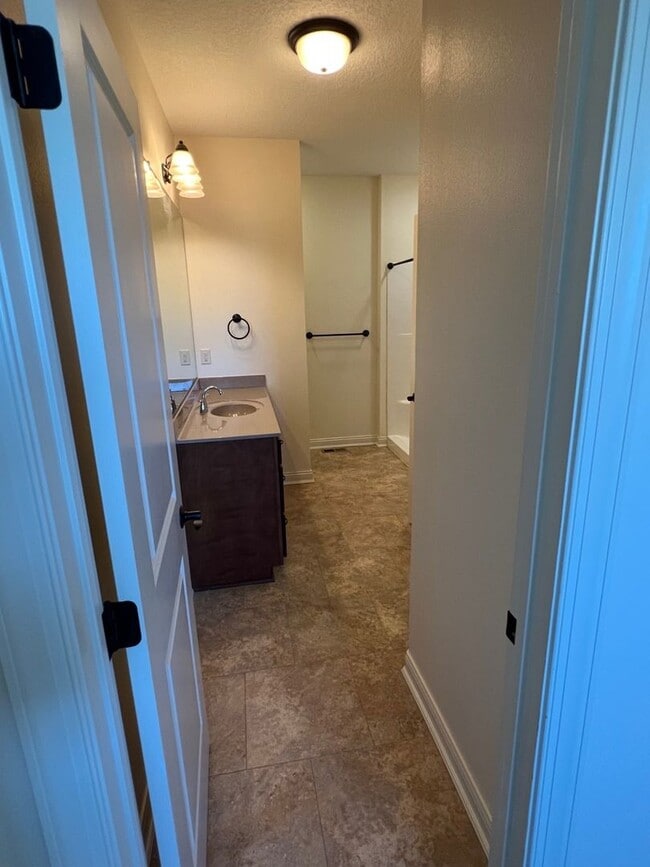 Building Photo - 2712 London Dr