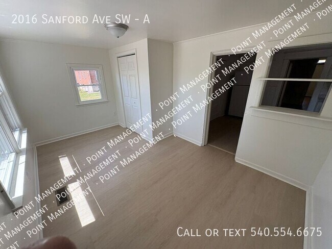 Building Photo - 2016 Sanford Ave SW