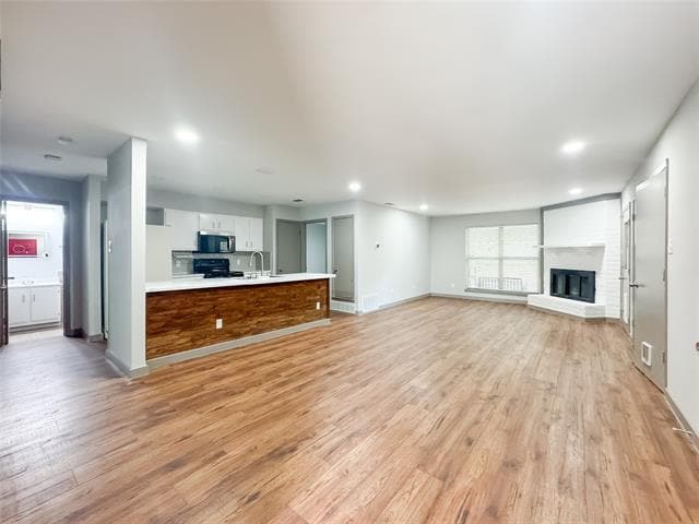 Building Photo - 1302 N San Saba St