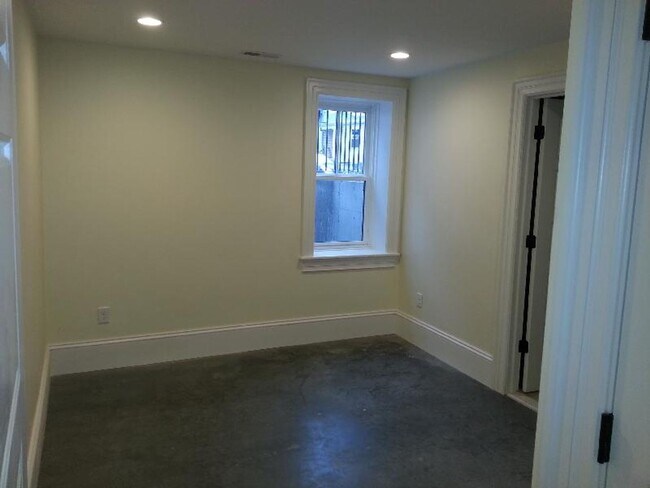 Building Photo - HUge 3 bed in Allston