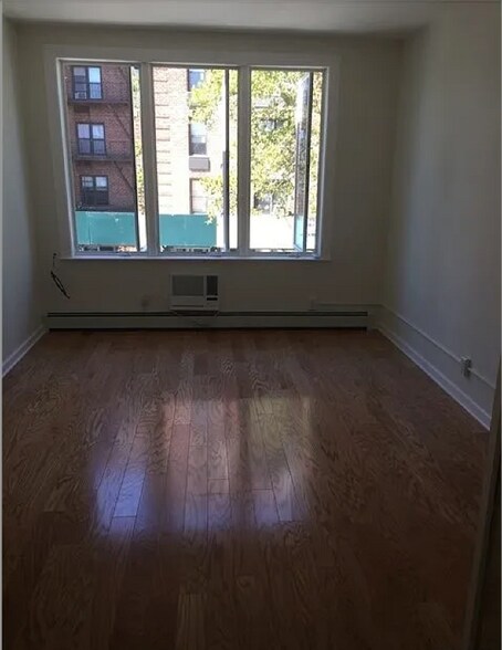 Building Photo - 48-29 40th St