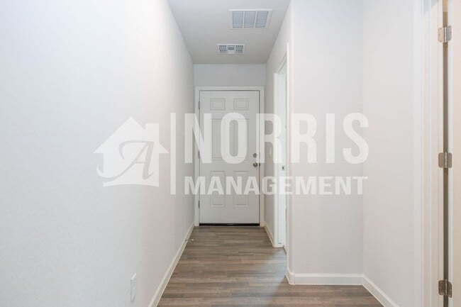 Building Photo - Beautiful New Home in Arizona City