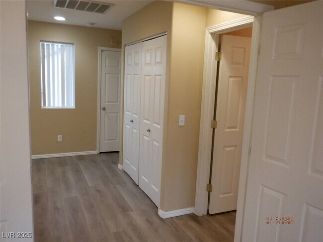 Building Photo - 7920 Windhamridge Dr