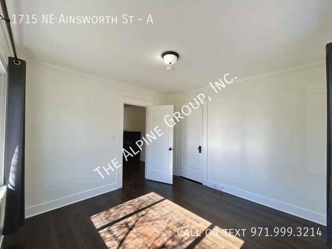 Building Photo - 3 Bedrooms in NE Portland!