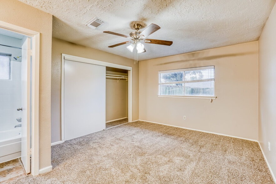 Building Photo - 20115 Woodhall Ln