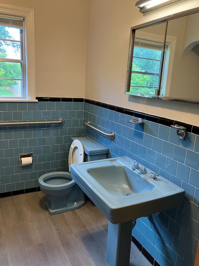 Building Photo - 3 BR/3 BA Home with Large Yard