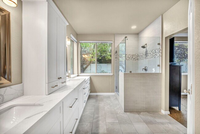 Building Photo - 4731 Ellicott Wy