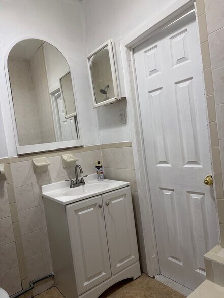 Building Photo - 124-14 101st Ave