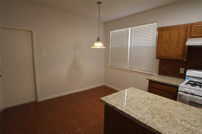 Building Photo - 814 Forest Thicket Ln