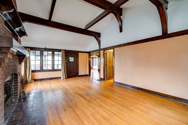 Building Photo - 126 Mahrt Ave