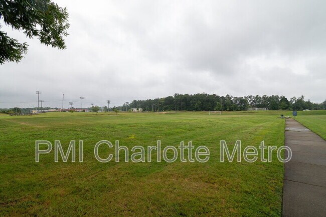 Building Photo - 9707 Mallard Glen Dr