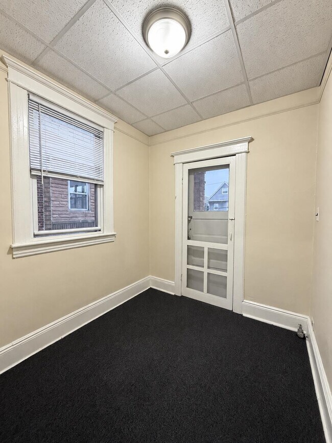 Building Photo - 143 W 30th St