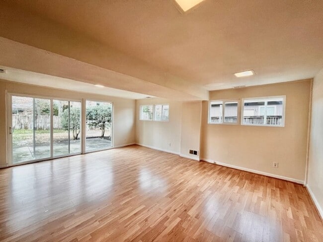 Building Photo - 8308 Whitman Dr