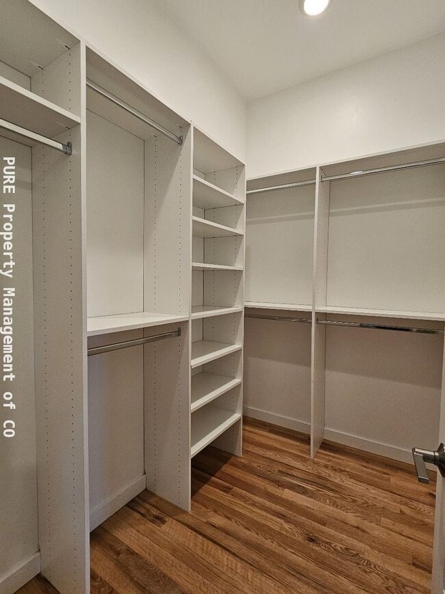 Building Photo - Beautiful 2 BR 4BA in the Highlands