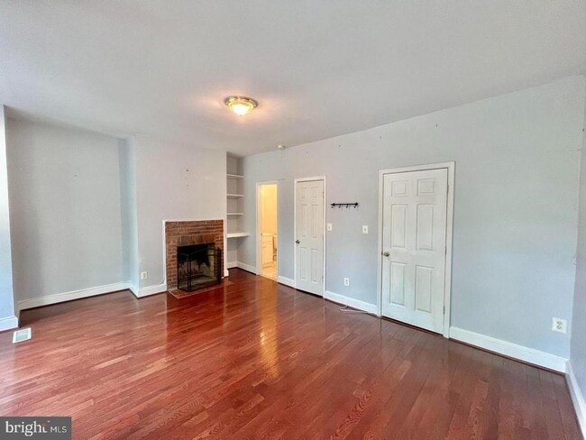 Building Photo - 824 7th St NE