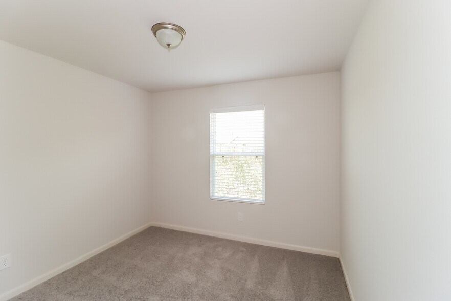 Building Photo - 124 Rustic Trce