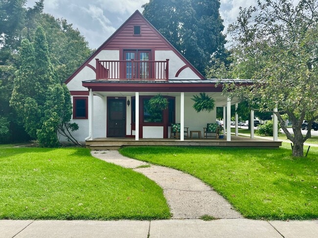 Primary Photo - The Ideal TC Downtown Retreat