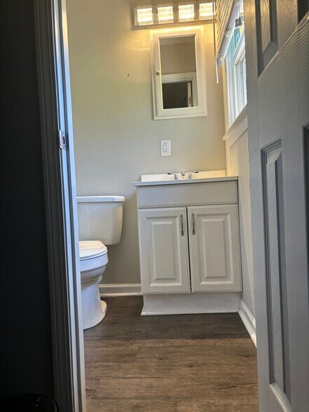 Master Bath - 2110 S Post Rd