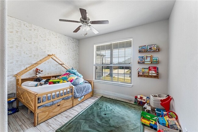 Building Photo - 1020 E Skyline Lp