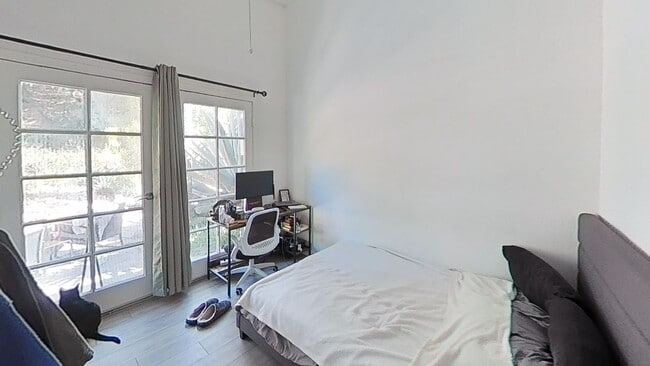 Building Photo - Serene yard tucked in the canyon!