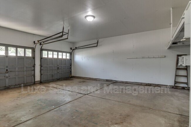 Building Photo - 3516 Mt Pleasant Dr