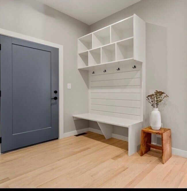 Building Photo - 99 Williams St