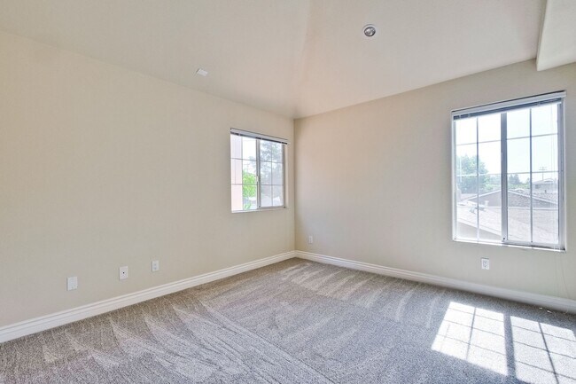 Building Photo - Gorgeous Willow Glen Two Story Home Availa...