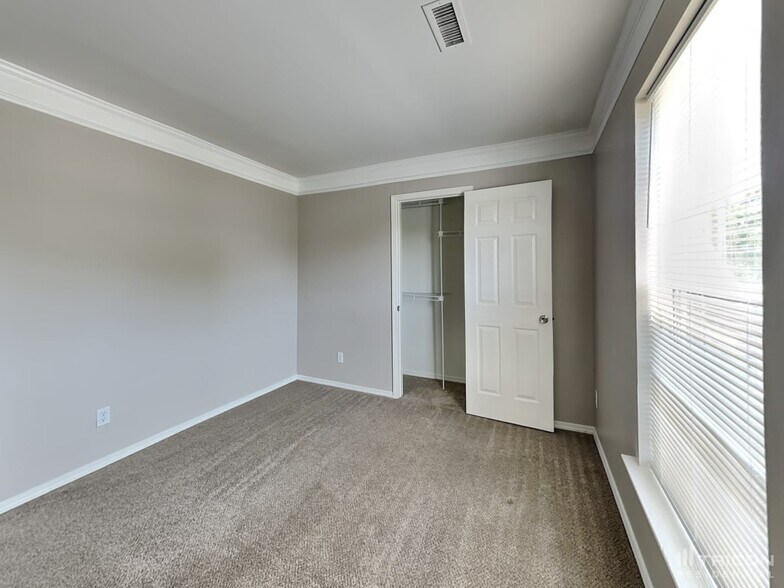 Building Photo - 2016 Mallard Woods Pl