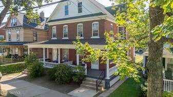 Building Photo - 142 E 5th St