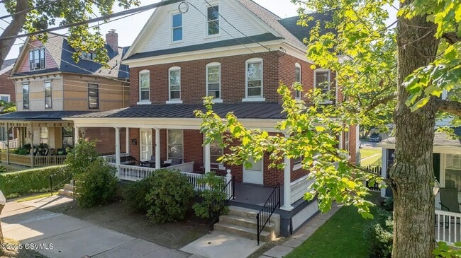 Building Photo - 142 E 5th St