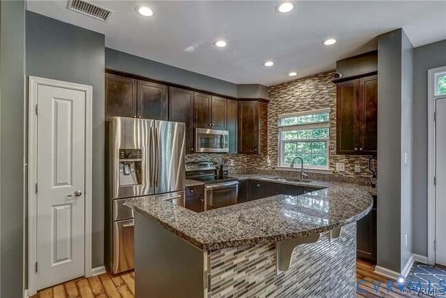 Building Photo - 441 Creekwillow Dr