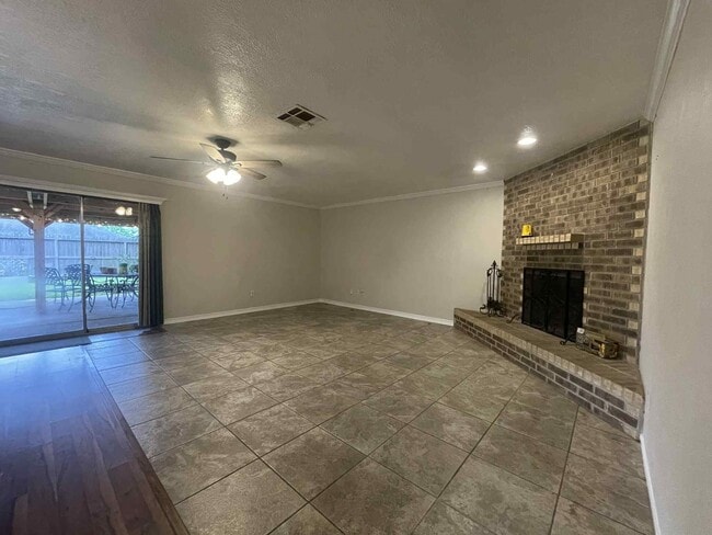 Building Photo - 447 El Toro Ln