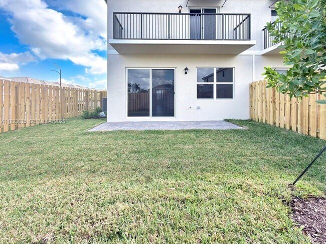 Building Photo - 196 NE 13th Ave