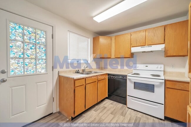 Building Photo - Sandy - 3BD - 1 BTH 1 Carport - Salt Lake ...