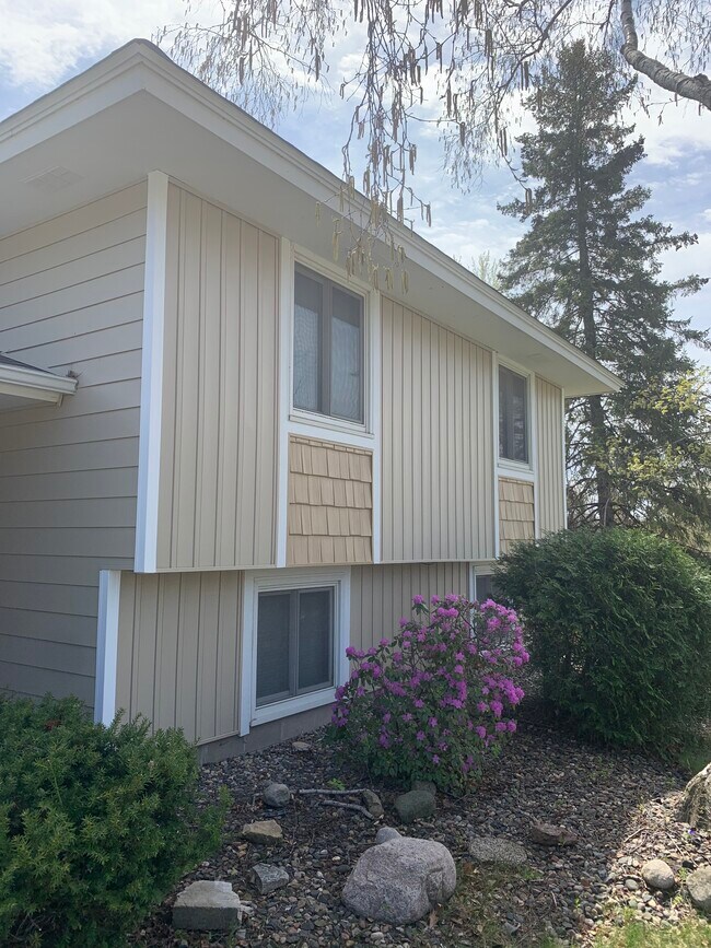 Building Photo - 13694 Fordham Ave