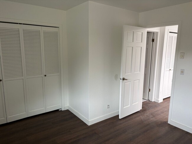 Building Photo - Completely Renovated 2 Bed 1.5 Bath West Pearl Street Condo W/Hiking Trails In Your Backyard.