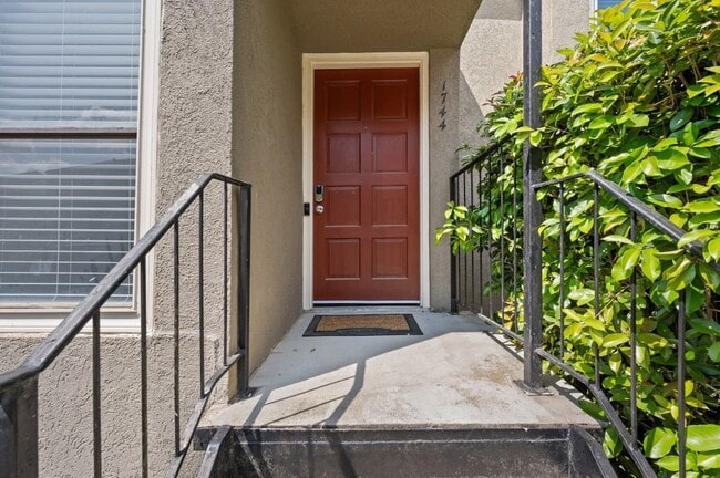 Building Photo - 1744 Woodcliff Pl NE