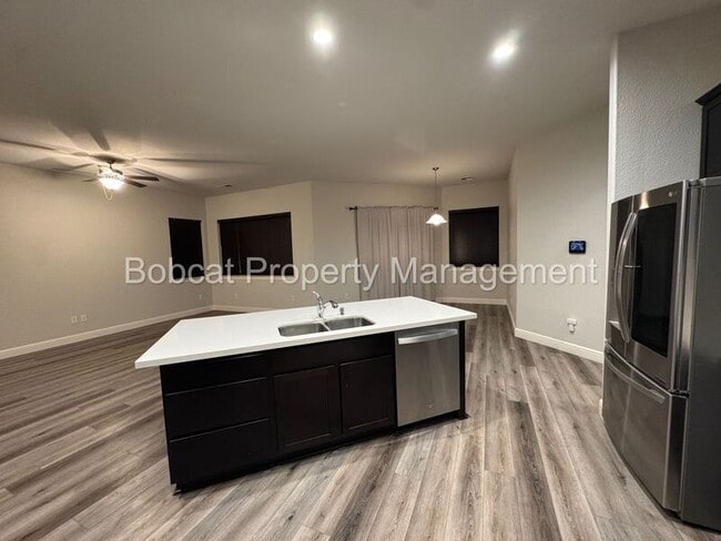 Building Photo - 925 Cranfield Ct