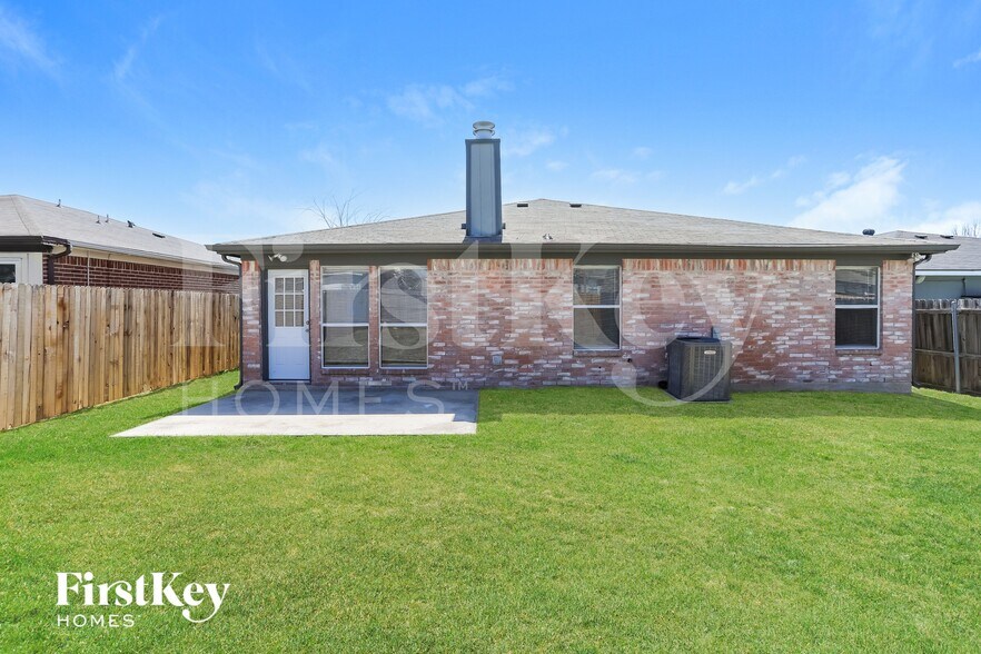 Building Photo - 8136 Iris Cir