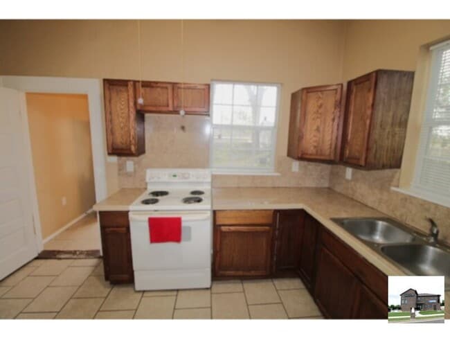 Building Photo - 207 S 6th St