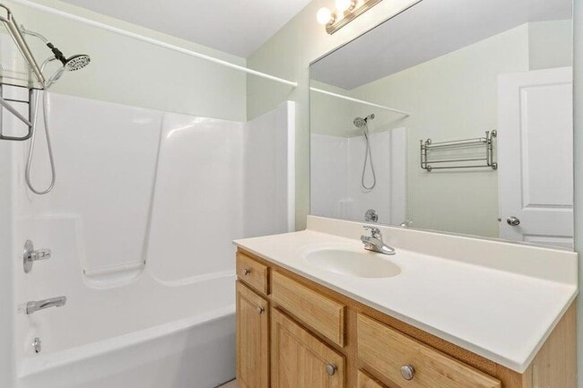 Building Photo - 10557 Maine Dr