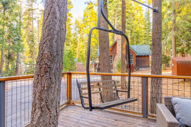 Building Photo - 300 Tomahawk Ave