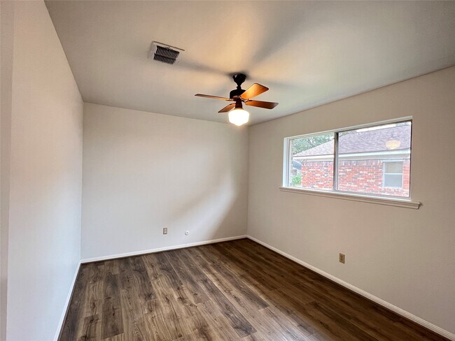 Building Photo - 2232 Ripple Creek Dr