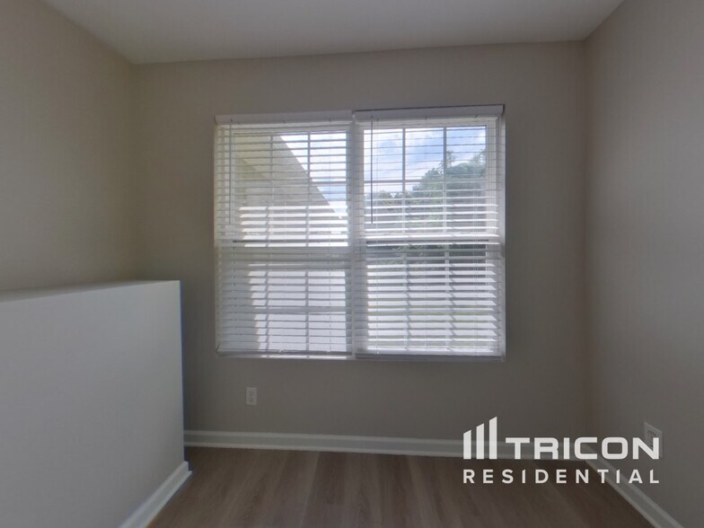 Building Photo - 211 Boxwood Ln