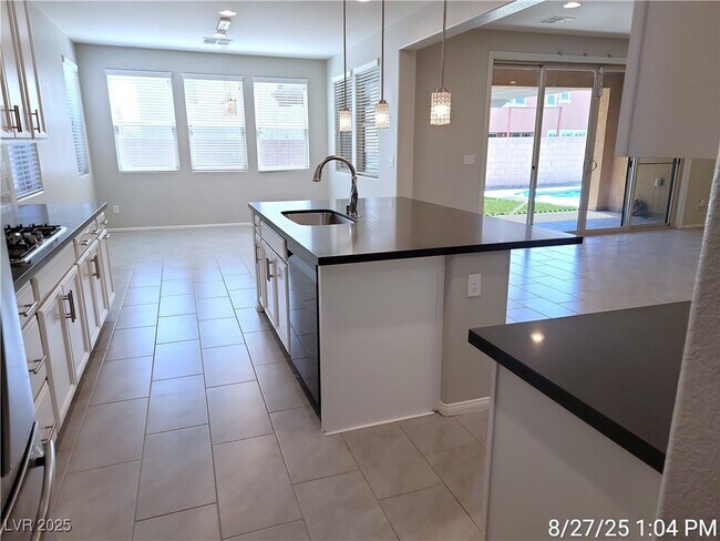 Building Photo - 905 Claystone Ridge Ave